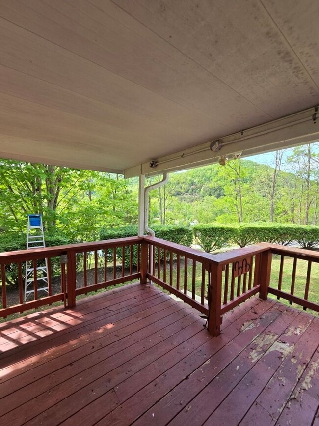 Building Photo - $1,800 - 3 Bedroom 3 Bathroom Unfurnished Home in Tatham Mountain Park