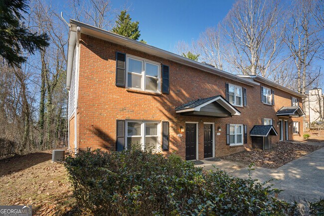 Building Photo - 3027 Spruce Cir