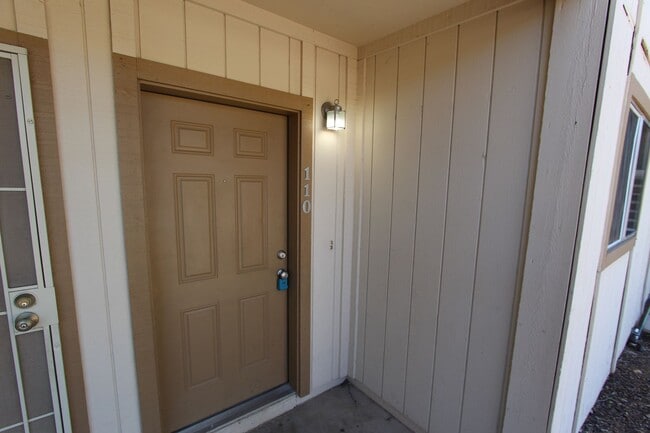 Building Photo - Ground-Level 2 Bedroom Condo in Pineview Village | Covered Parking + Storage