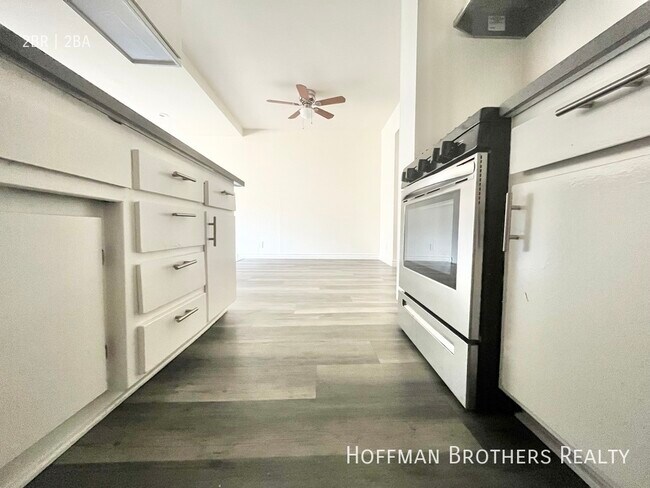 Foto del edificio - 6738 Independence Ave