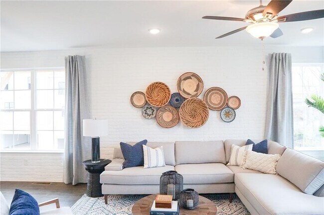 Foto del edificio - 3035 Poppy Ln