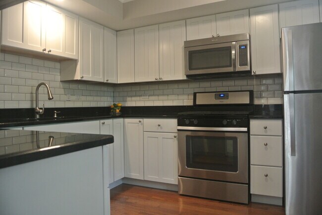 Building Photo - 583 Ivy Ct