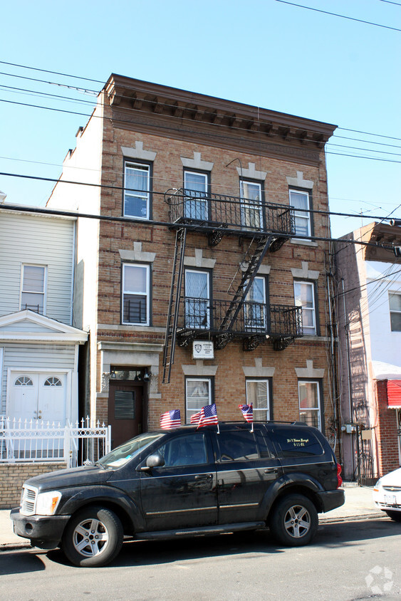 Primary Photo - 1663 Garfield St