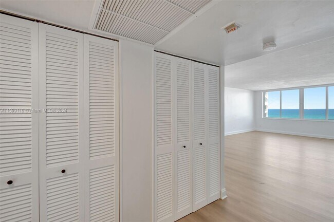 Foto del edificio - 5401 Collins Ave