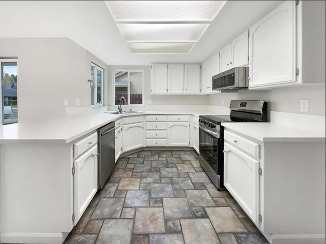 Building Photo - 1172 Willow Creek Dr