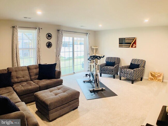 Building Photo - 408 Streamview Dr