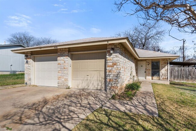 Building Photo - 608 Country Aire Dr