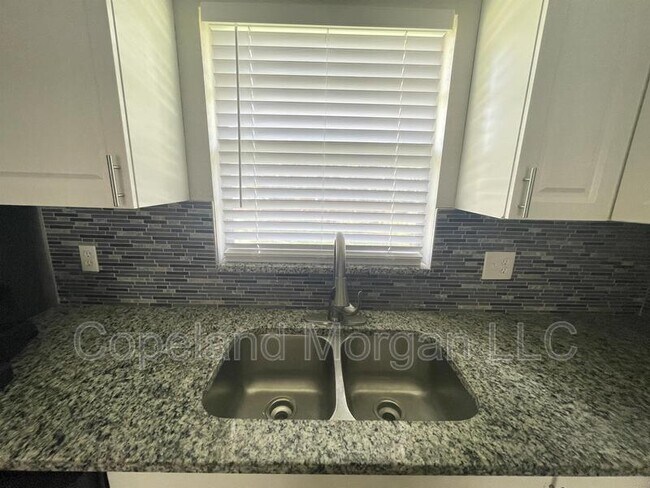Foto del edificio - 5615 E 127th Ave