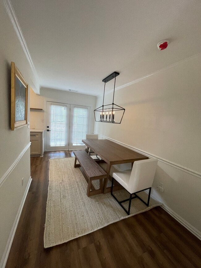 Foto del edificio - 3751 Jamestown Cir