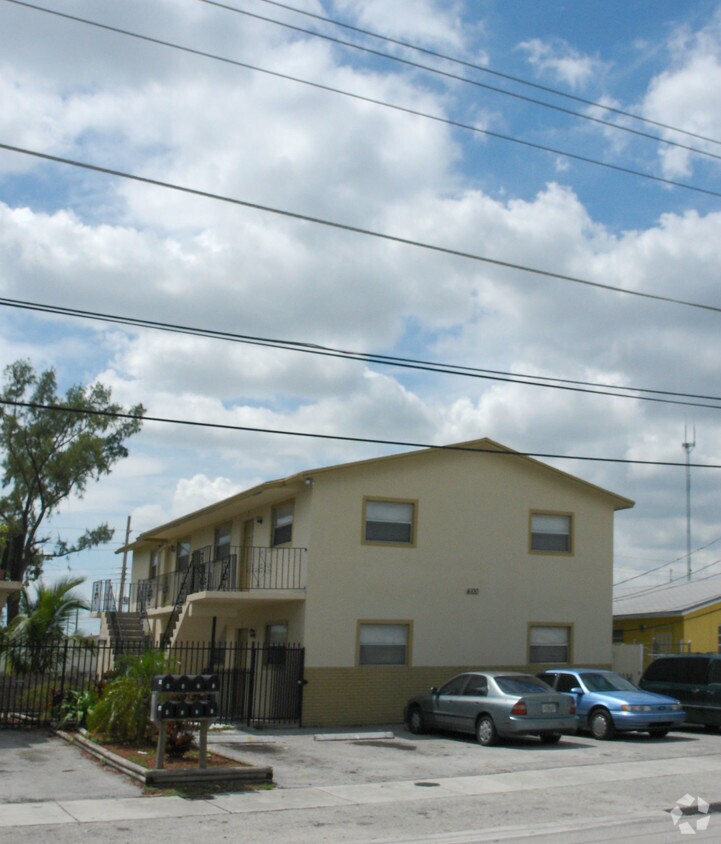 Primary Photo - 4080-4100 SW 18th St