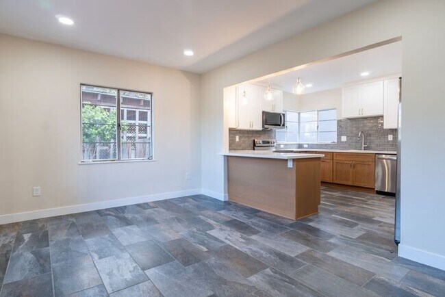 Building Photo - Thoughtfully Updated 2 bedroom Home in Pacific Grove
