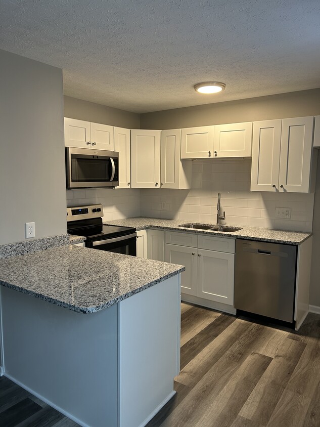 Complete updated kitchen - 1289 Bailey Rd