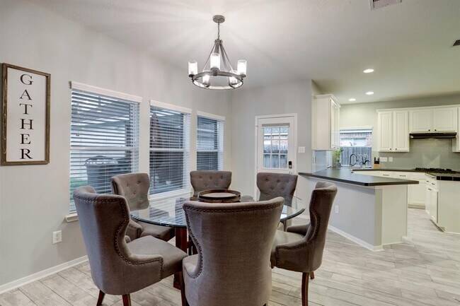 Building Photo - 9327 Hudson Bend Cir