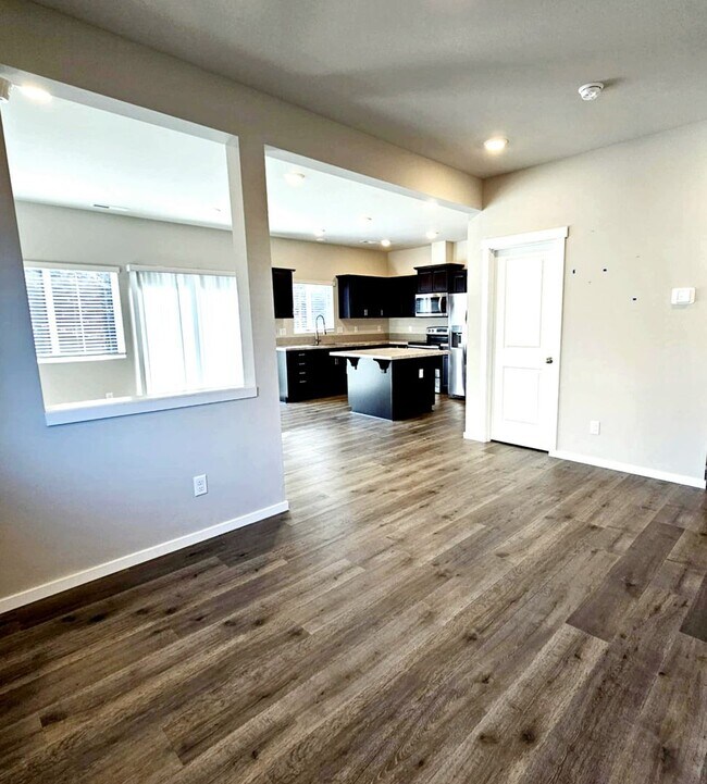 Foto del edificio - Immaculate and spacious 3 bed townhouse in convenient CK location
