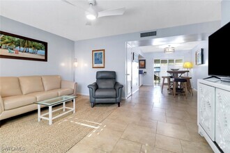 Building Photo - 788 Park Shore Dr