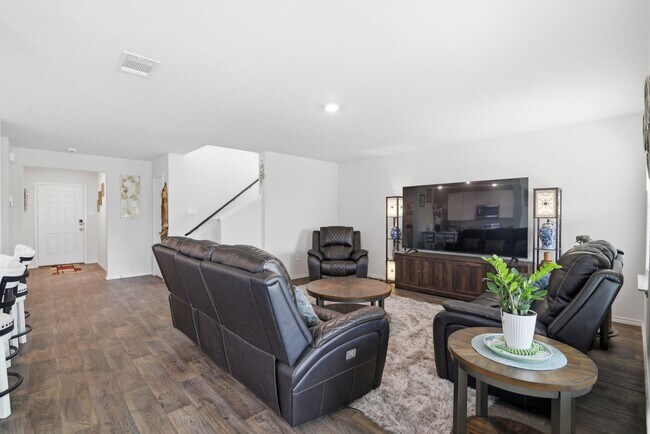 Foto del edificio - New 4-bed 3-bath home available near Lackland AFB! Move in Now!