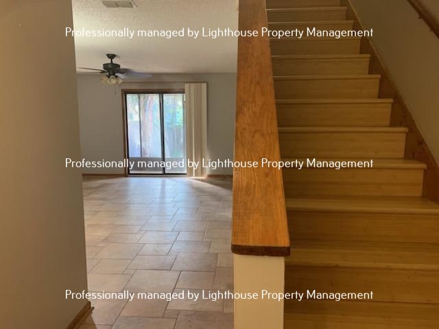 Foto del edificio - Relaxing townhome in Arlington with covere...