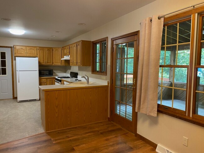 Building Photo - 1807 Baker Ln