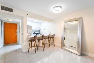 Building Photo - 1200 Brickell Bay Dr