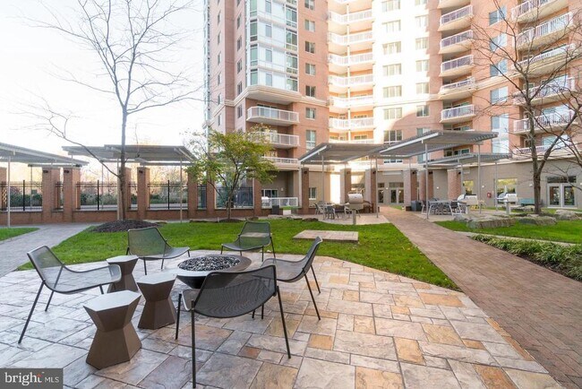 Foto del edificio - 3101 N Hampton Dr