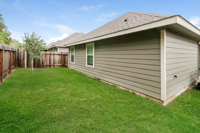 Building Photo - 2752 Madison Ct