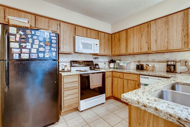 Efficient new kitchen. Clean and bright. - 13449 Garden Grv