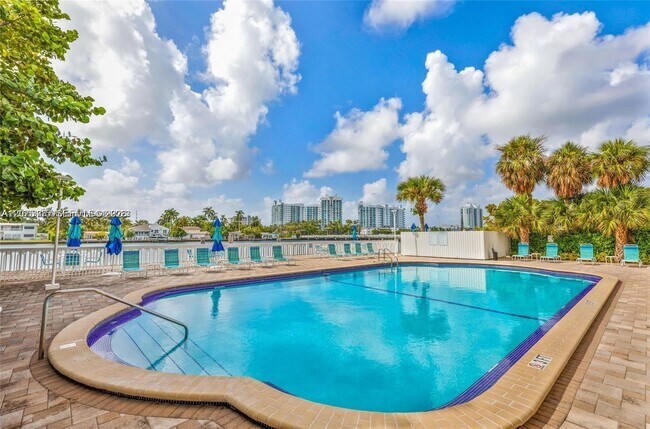 Foto del edificio - 1455 N Treasure Dr