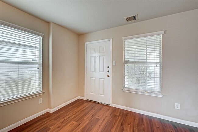 Foto del edificio - 838 Darbydale Crossing Ln