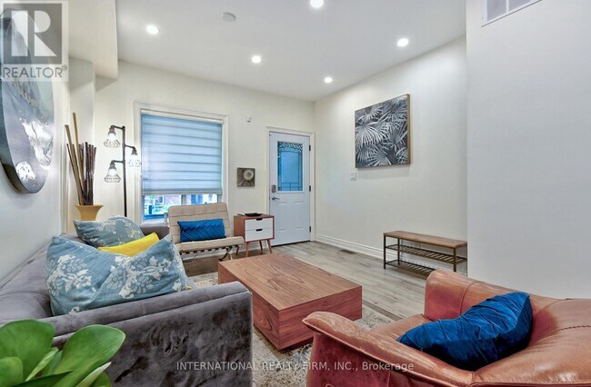 Building Photo - 717 Palmerston Ave