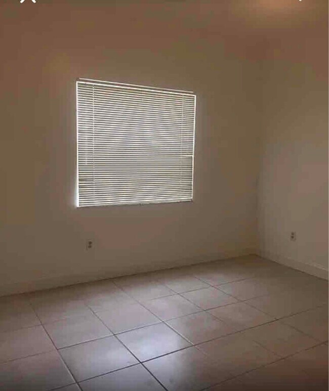 Foto del edificio - 18328 NW 68th Ave