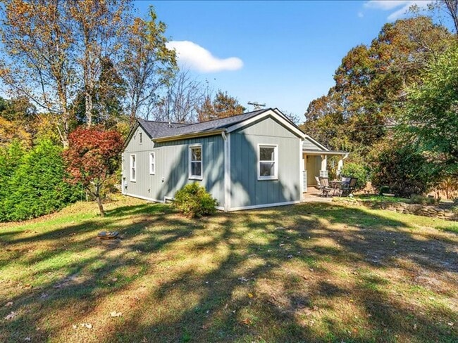 Building Photo - Wonderful Black Mountain Location-Long Term Rental