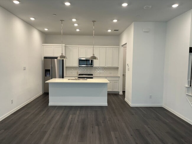 Building Photo - BRAND NEW HOUSE  - 3 BED , 3 BATH