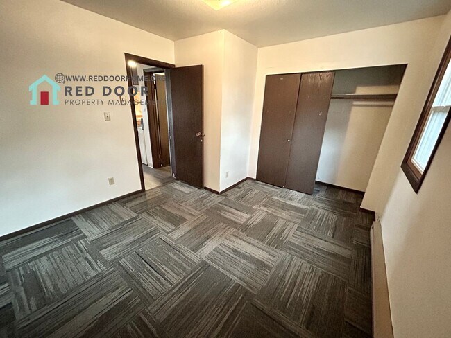 Foto del edificio - 621 Park Dr N