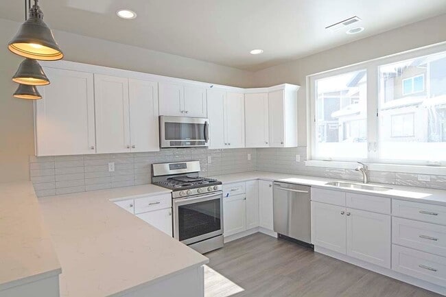 Building Photo - Gorgeous Custom Home on the West End