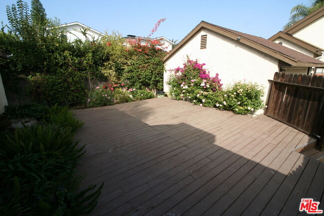Building Photo - 15008 1/2 GREENLEAF St