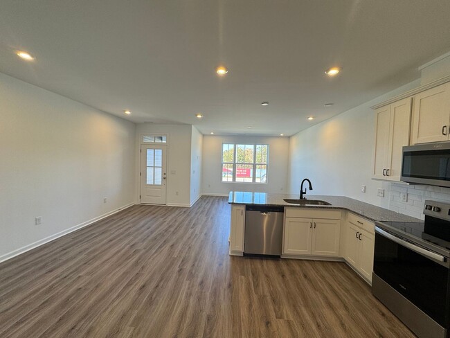 Foto del edificio - 3 Bed | 2.5 Bath New Construction Townhome...