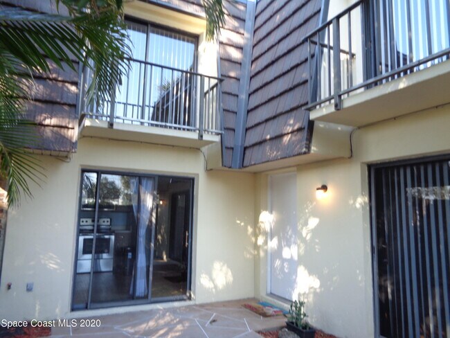 Foto del edificio - 3915 Vista Oaks Cir NE