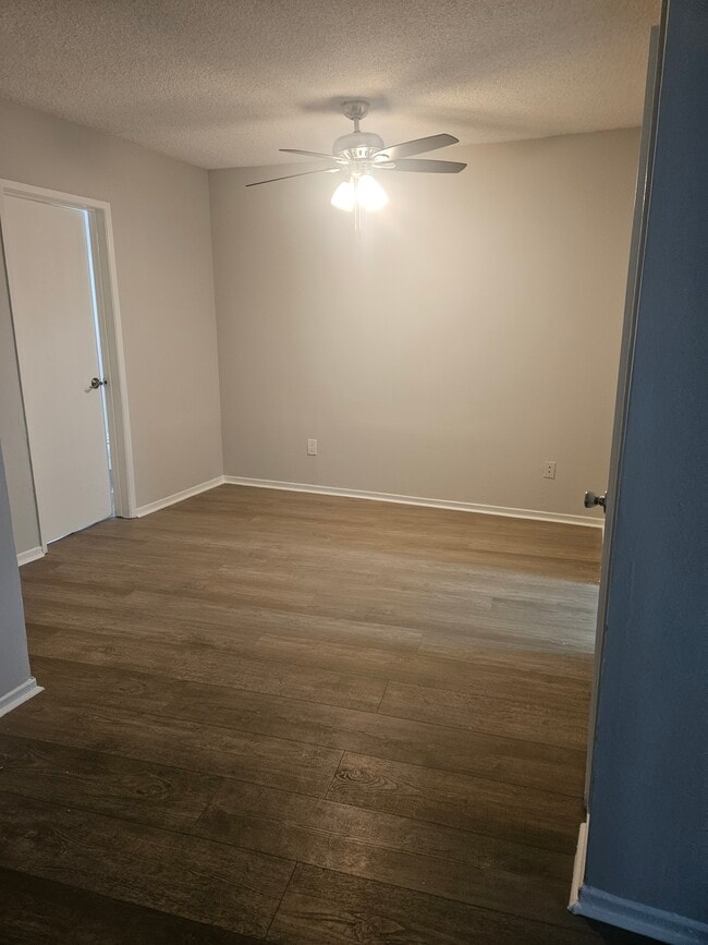 Building Photo - Canyon Gardens