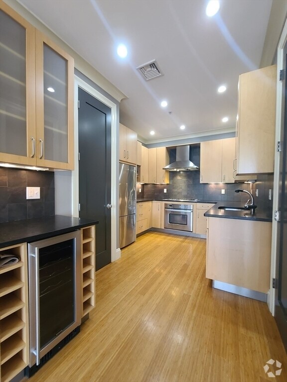 Building Photo - 354 Dorchester St