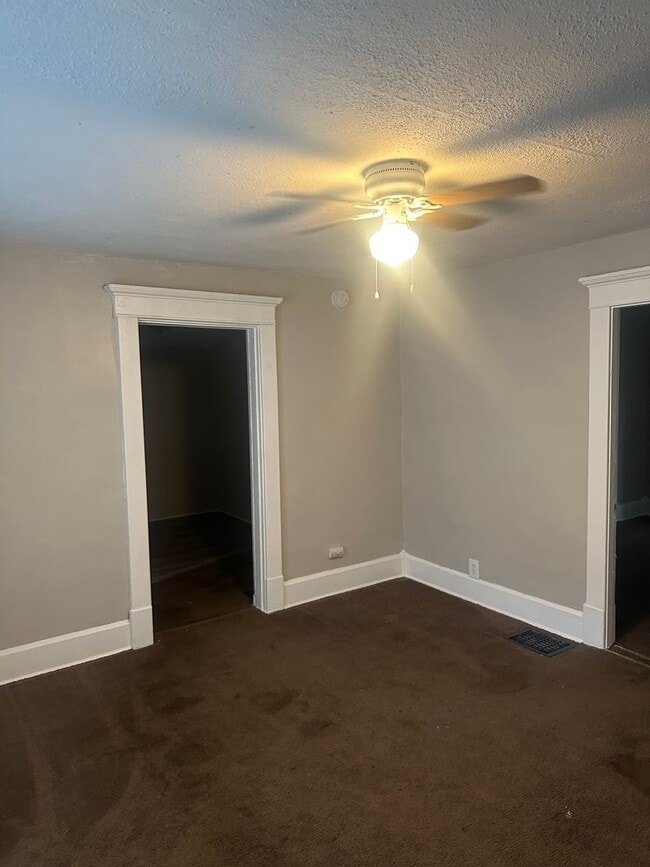 Building Photo - A newly remodeled 2/1 on the Eastside of I...