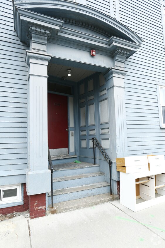 Building Photo - 59 Cedar St