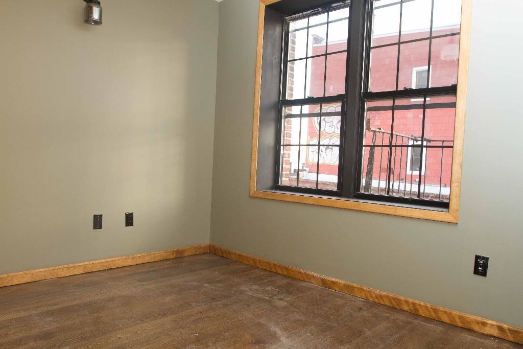 Foto principal - 194 Montrose Ave