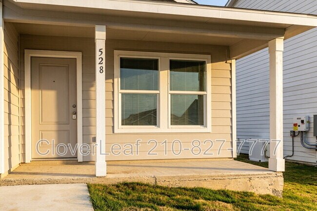 Foto del edificio - 528 Wolf Crest Blvd