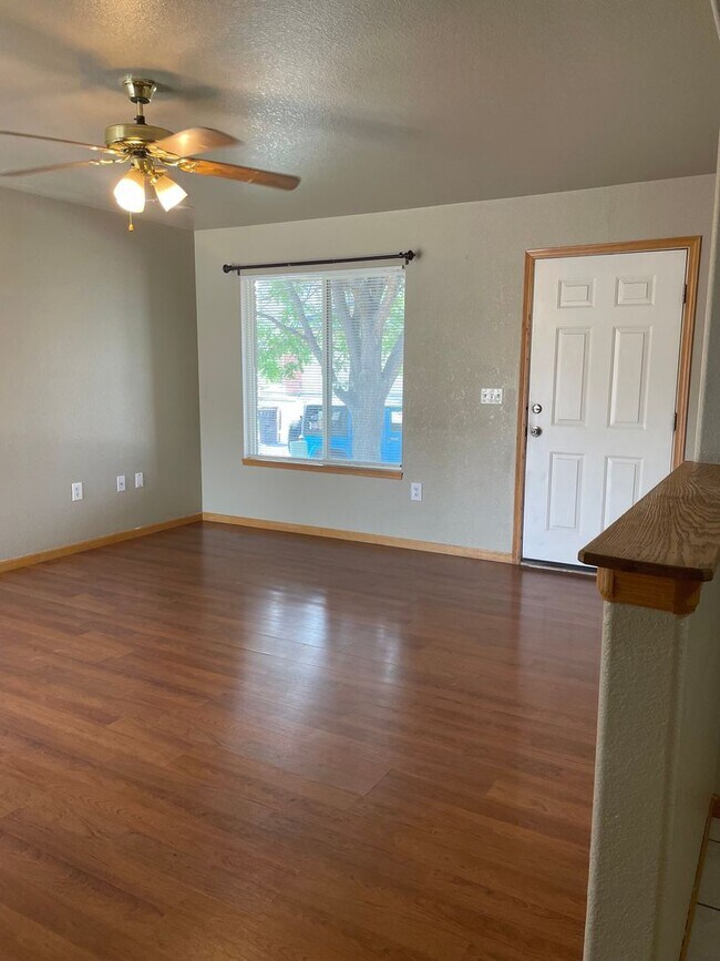 Foto del edificio - STUDENTS WELCOME! 3 Bed, 2 Bath Duplex in West Fort Collins close to Foothills
