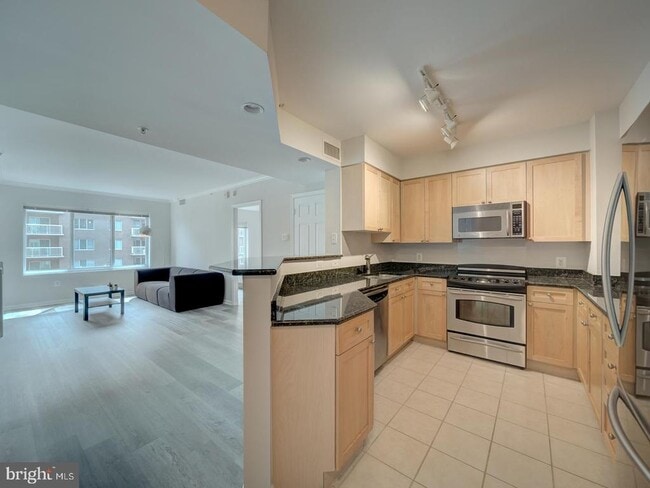 Building Photo - 3101 N Hampton Dr