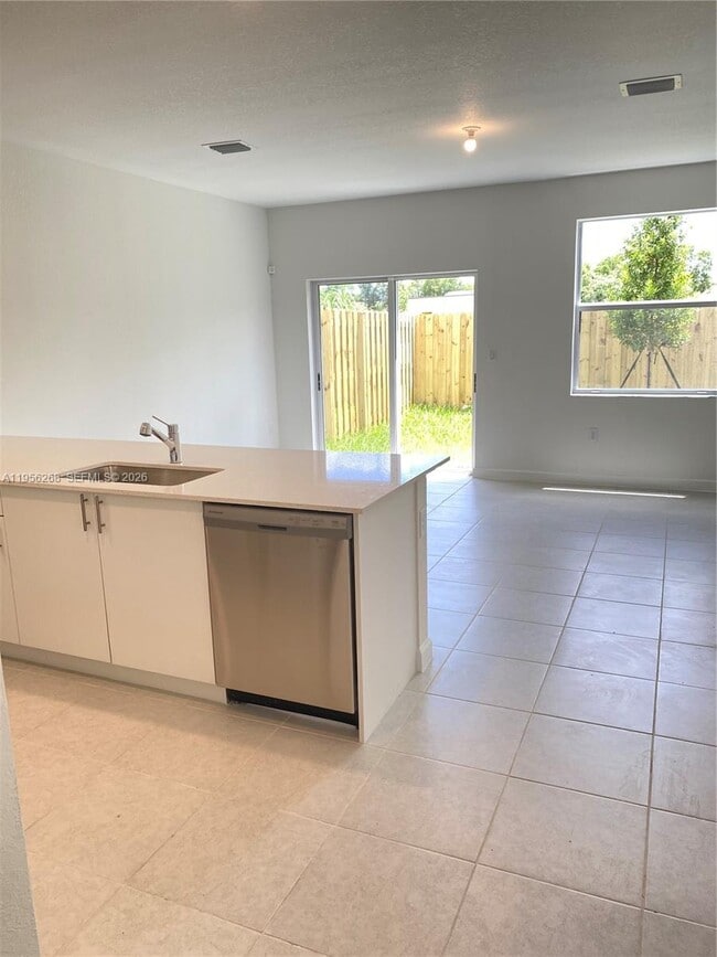 Foto del edificio - 2640 SE 19th St