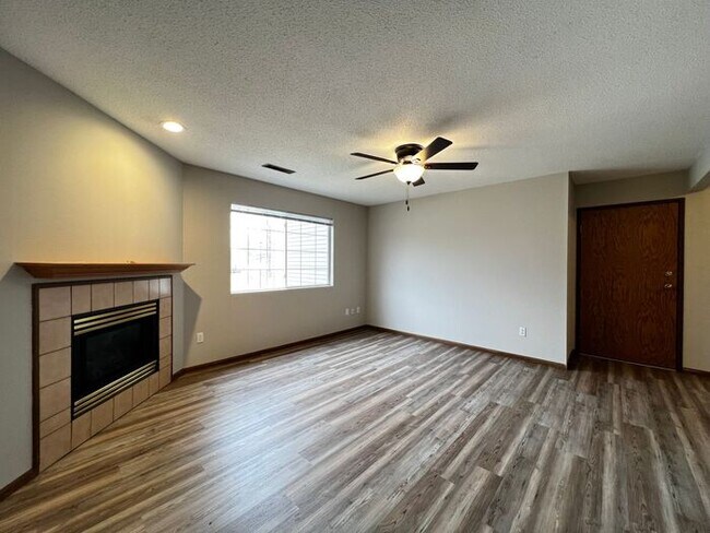 Foto del edificio - $1,250 | 2 Bedroom, 1 Bathroom Condo | Pet Friendly* | Available for August 1st, 2026 Move In!