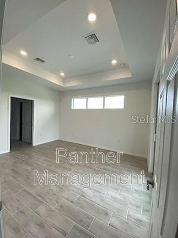 Building Photo - 298 Overbrook St