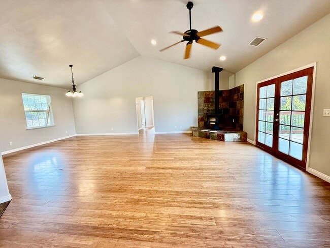 Foto del edificio - Unique Horse property with 2 units