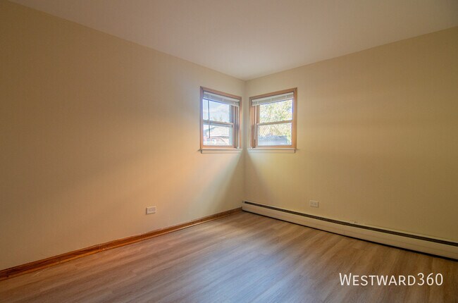 Foto del edificio - 13027 Seeley Ave